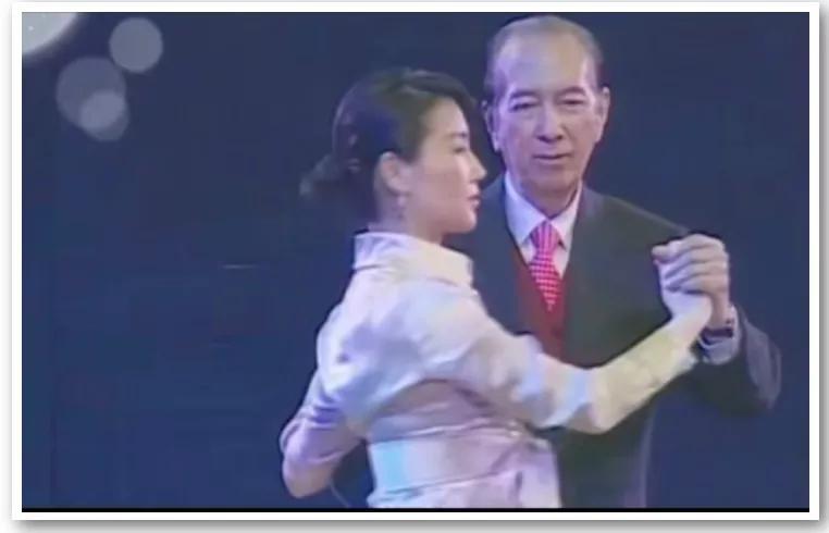 2025新澳门正版精准免费大全 拒绝改写,探索未来之门，澳门正版精准资讯与拒绝改写的坚持